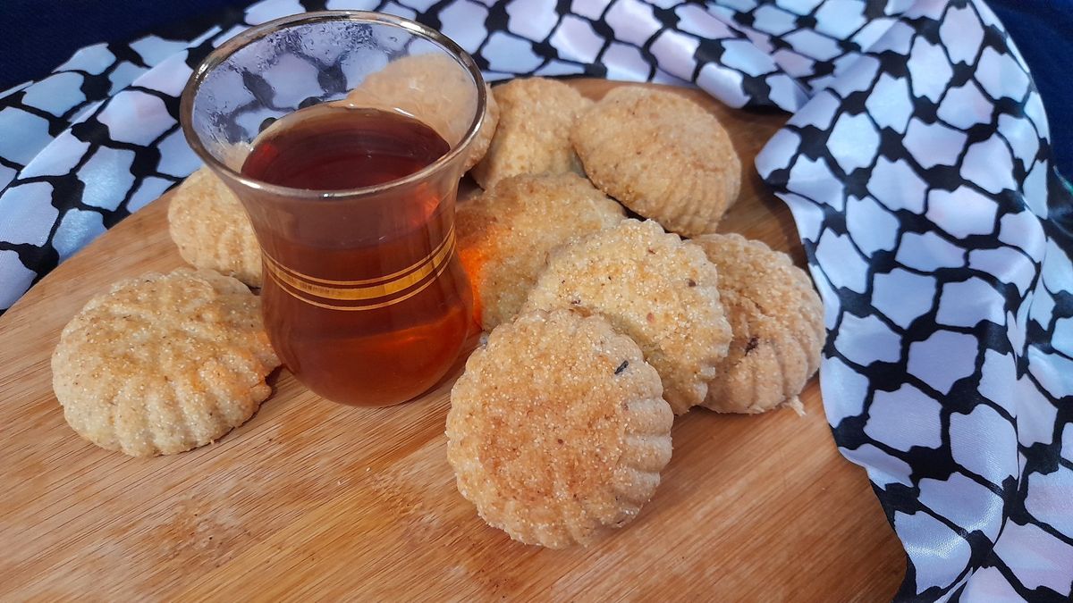 Maamoul (Date & Nut Cookies)